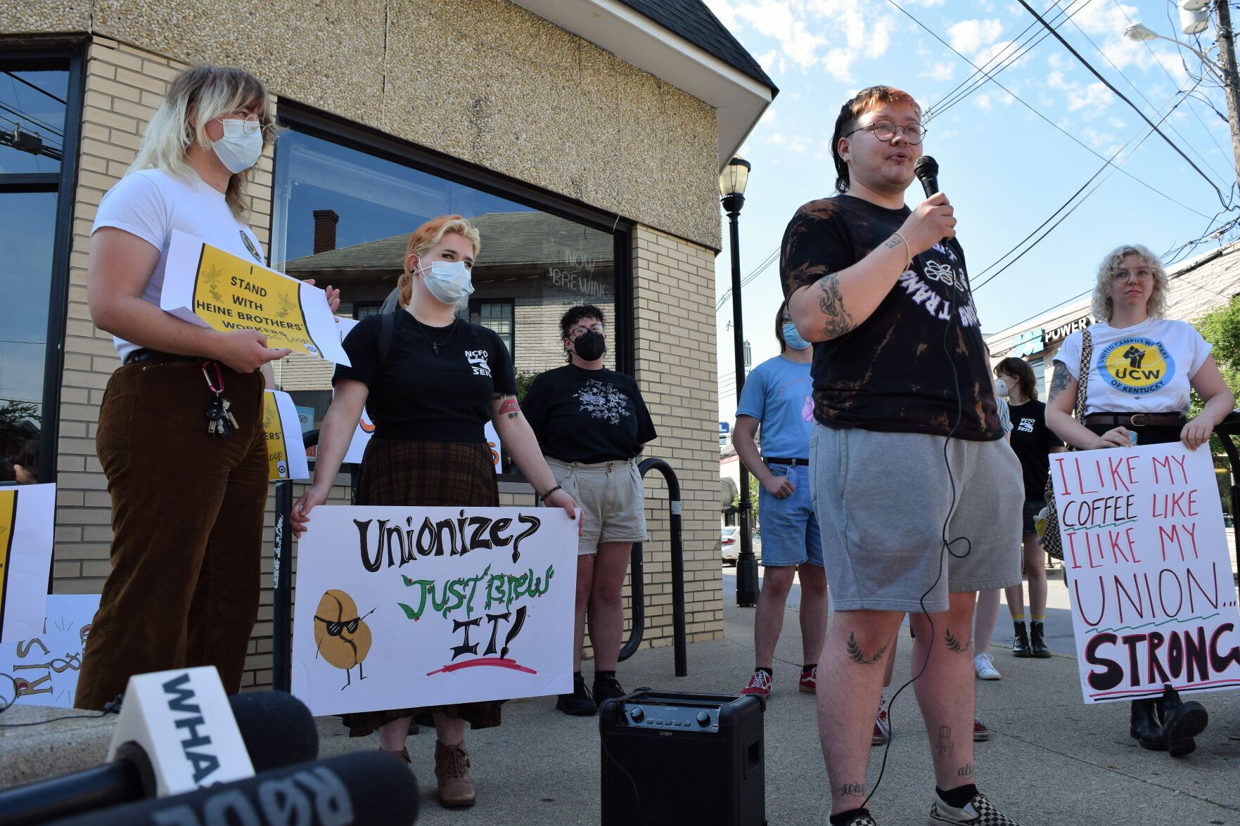 Heine Bros union workers protest 7-1-22 (7).JPG